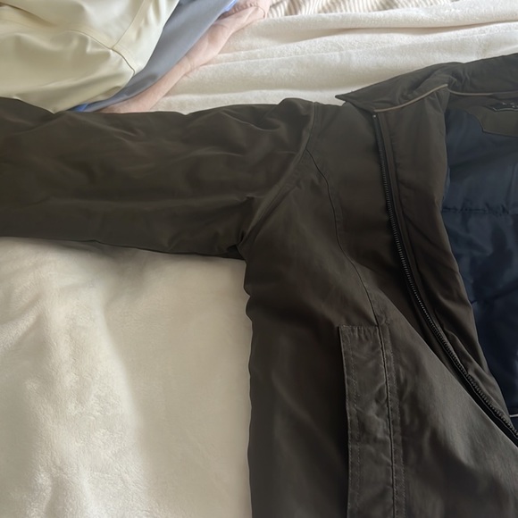 Mid weight green jacket - Picture 4 of 4